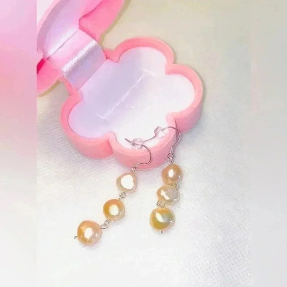 🌸 Dainty and  delicate 🌸 Freshwater Pearls earrings gold-pink shade pearls🌸 - Picture 7 of 7